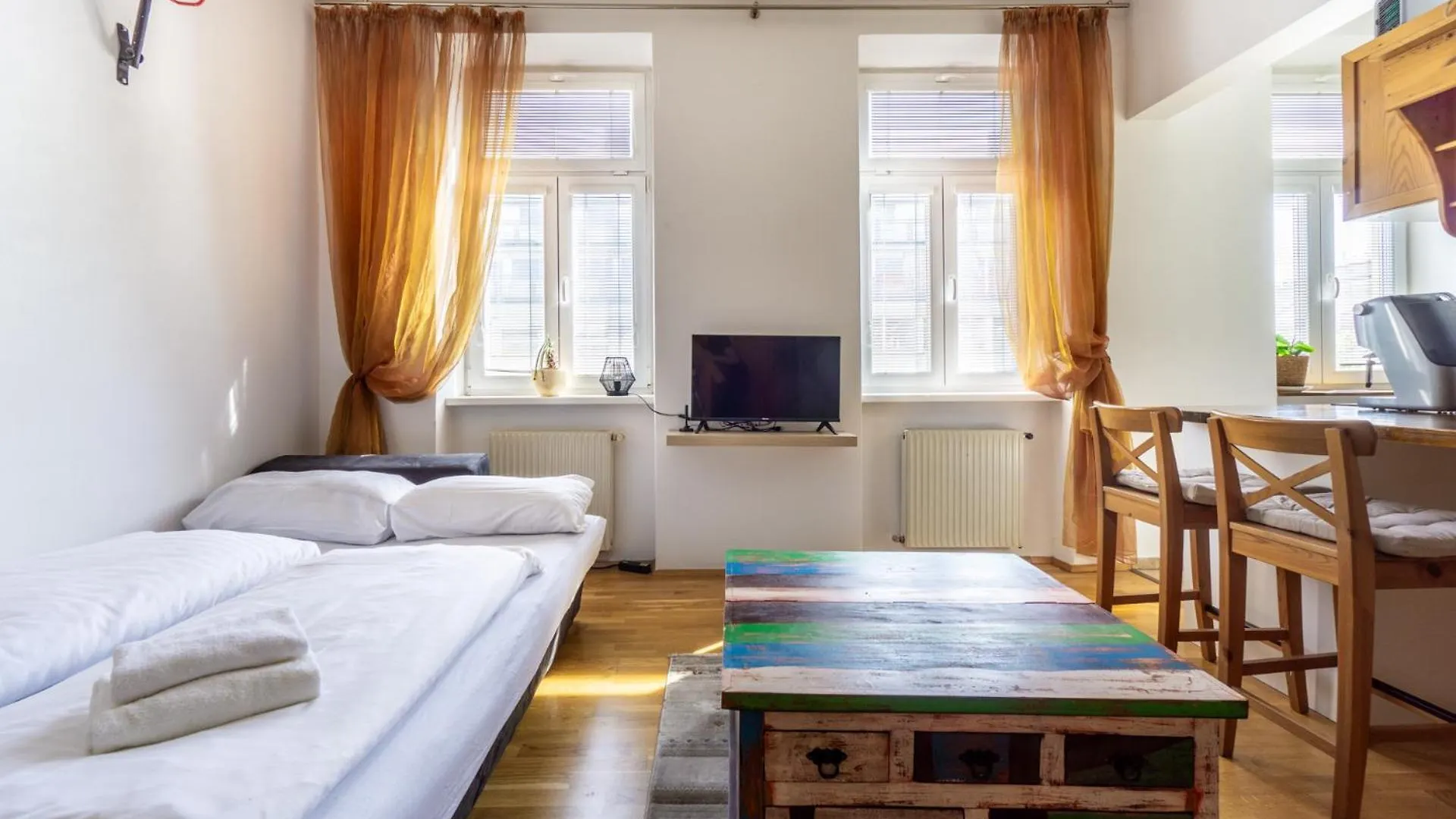 Next To Stadthalle & Westbahnhof Vienna 0*,