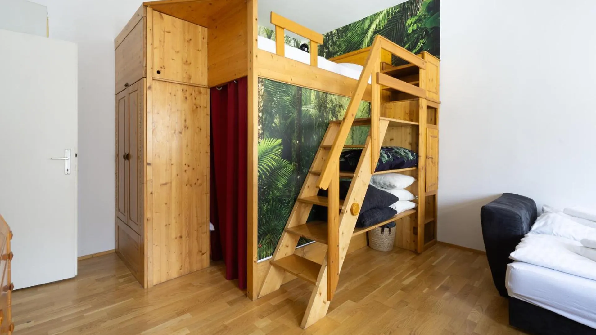 Next To Stadthalle & Westbahnhof Vienna Austria