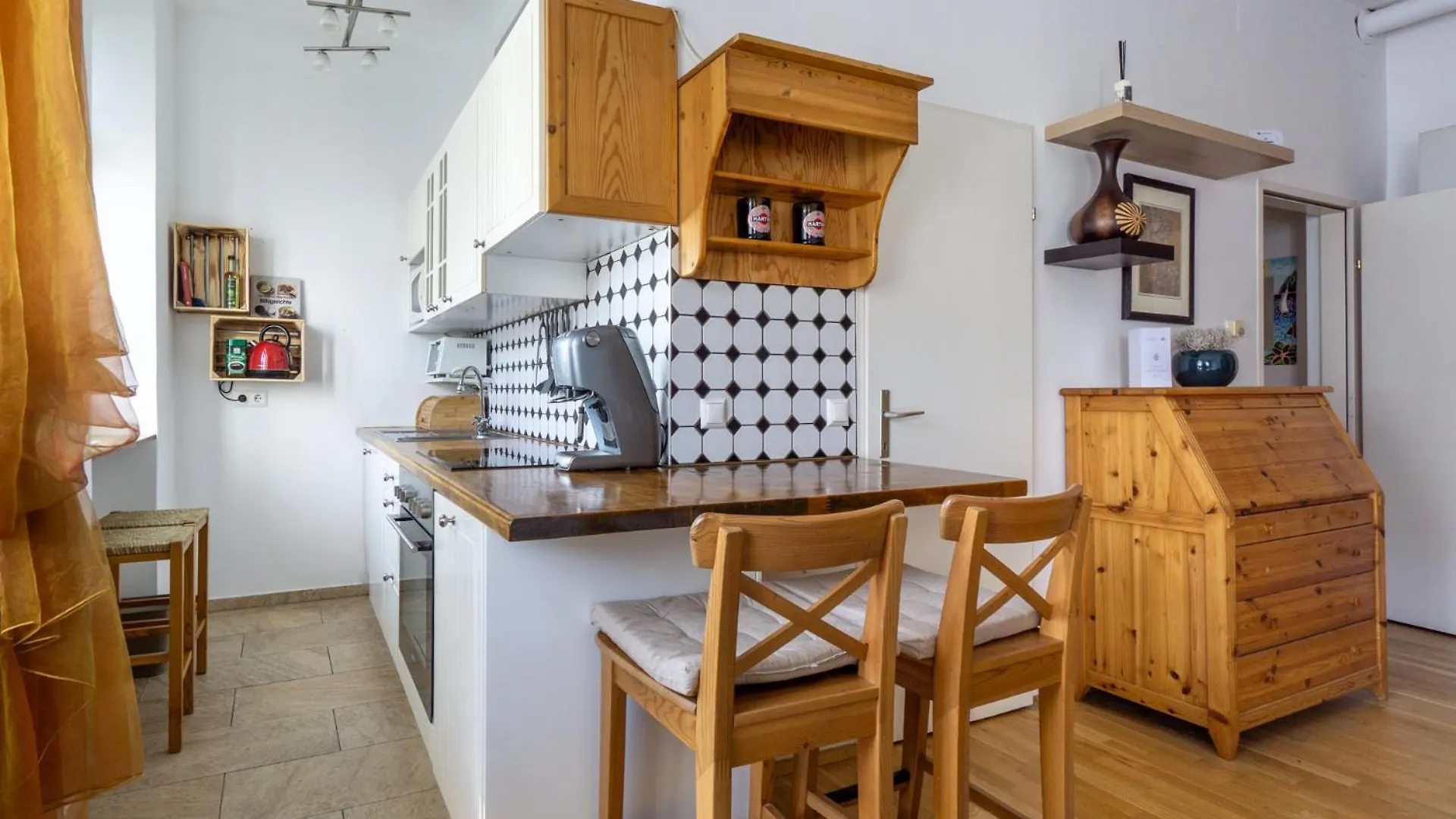 Next To Stadthalle & Westbahnhof Wenen Appartement